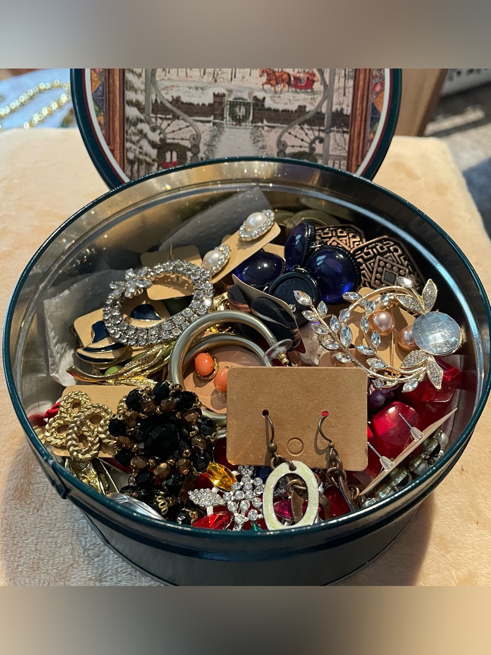 Lots of fashion brooches, earrings and chunky bracelets.